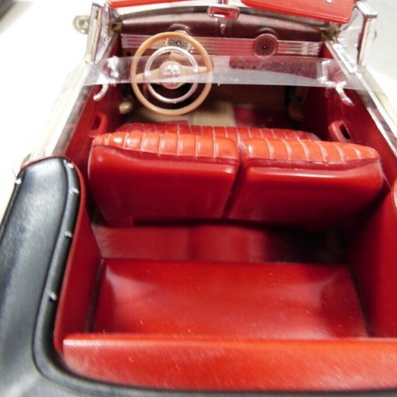 Welly 1941 Chevy Special Deluxe convertible die cast metal model car - Picture 7 of 12